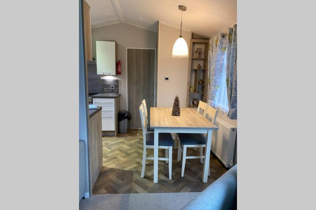 Glade Lodge- North Devon Coast, Bideford Bay Caravan Park Экстерьер фото